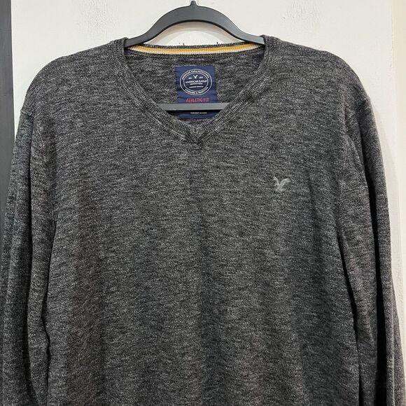 American Eagle Outfitters Men’s Dark Gray V Neck Sweater Athletic Fit Size Large - Picture 2 of 5